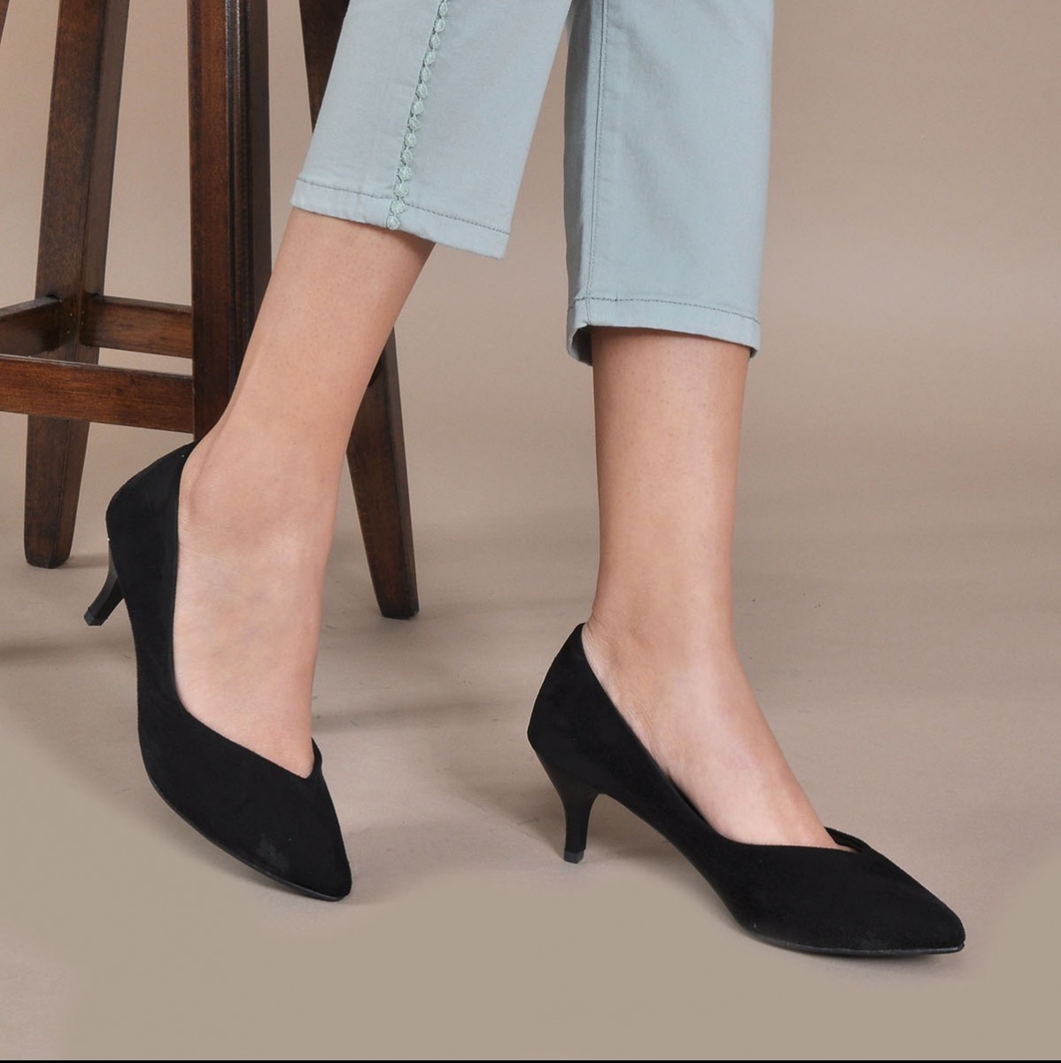 Flo Kadın  Siyah-Süet Klasik Topuklu Ayakkabı VZN20-017Y. 1
