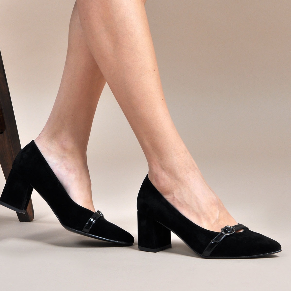 Flo Kadın  Siyah-Süet Klasik Topuklu Ayakkabı VZN19-110K. 1