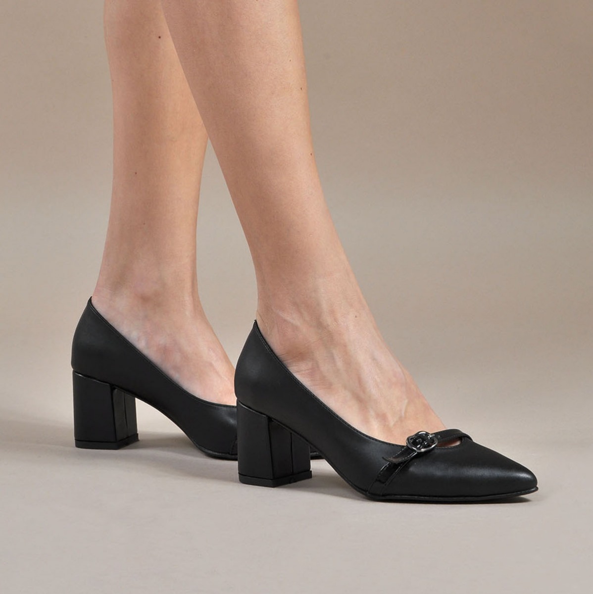 Flo Kadın  Siyah-Cilt Klasik Topuklu Ayakkabı VZN19-110K. 1