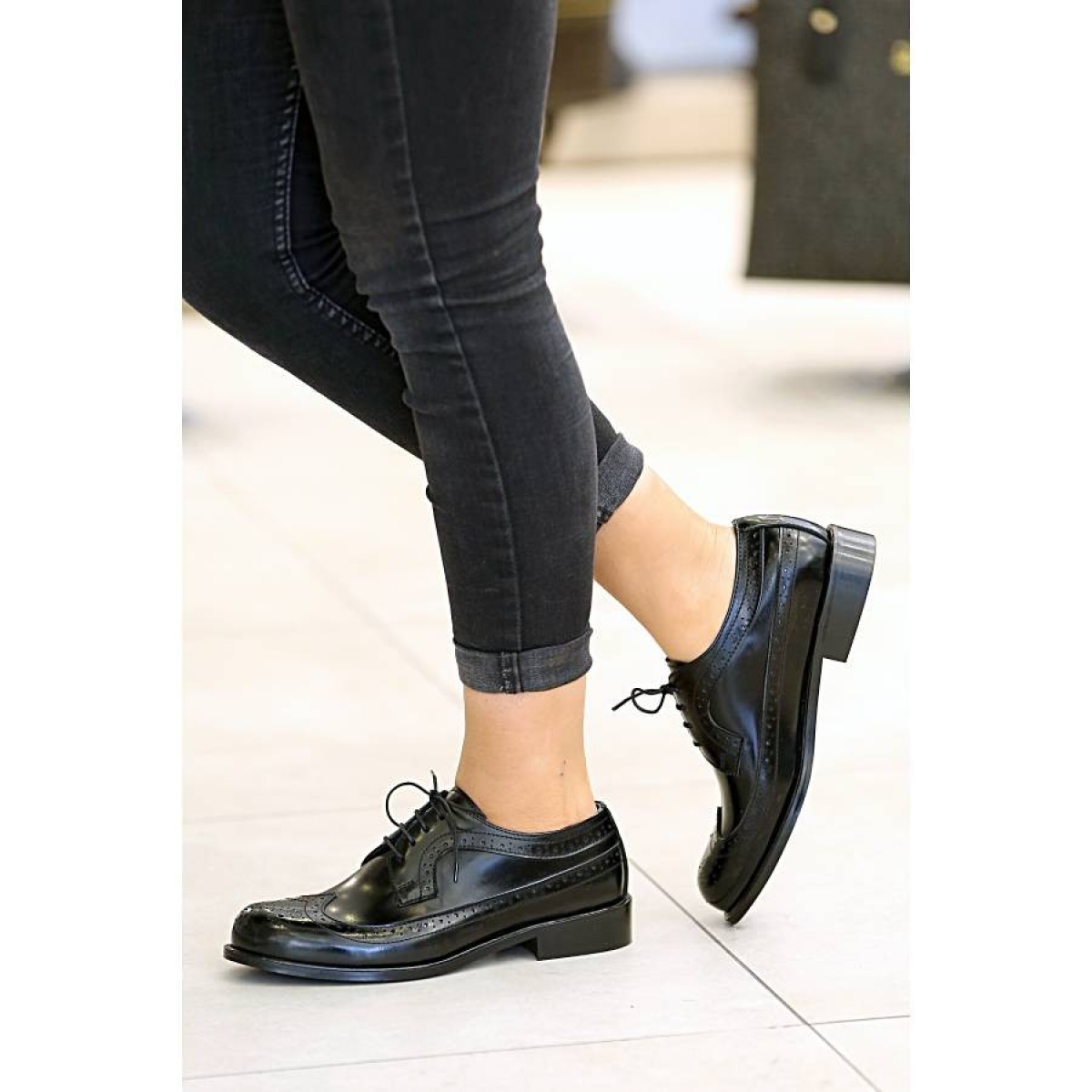 Flo - Kadın  Klasik Ayakkabı Siyah Açma. 2