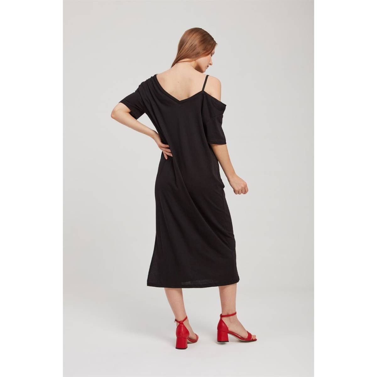 Flo Kadın  Siyah  V Yaka Dantel Detaylı Pamuklu Elbise. 4