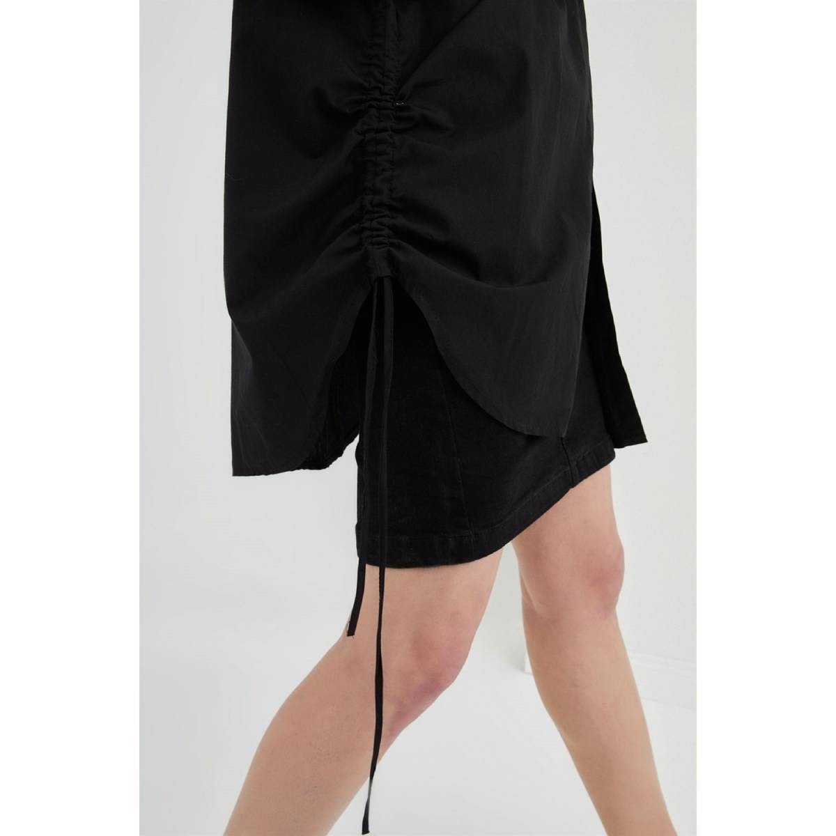Flo Kadın  Siyah  Yanı Büzgüllü Yakalı Gömlek Elbise. 3