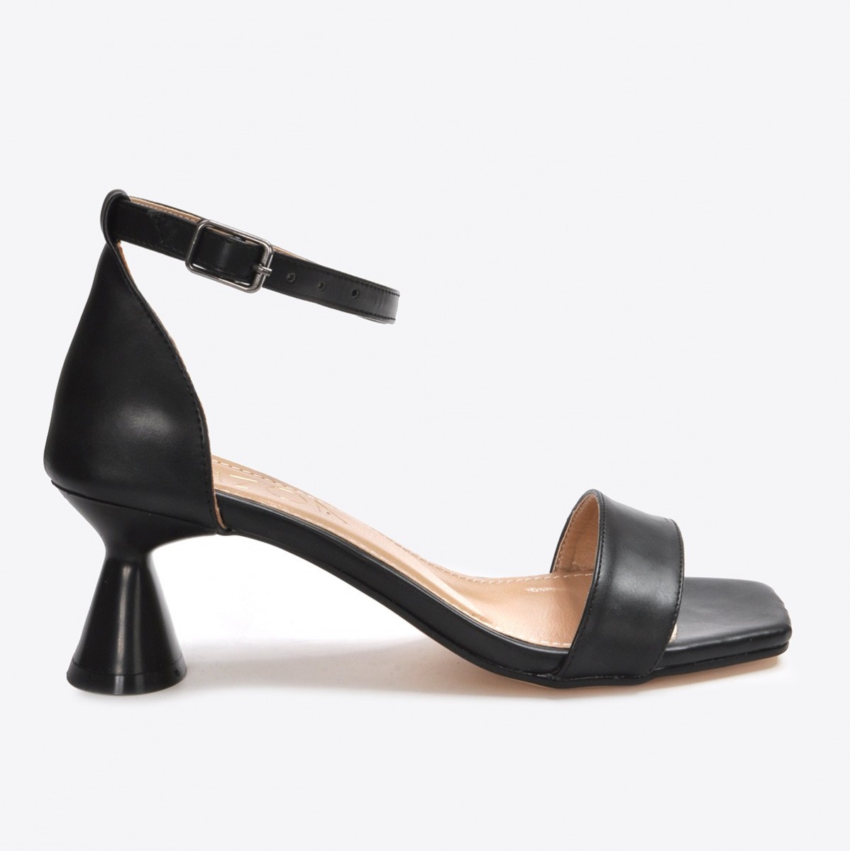 Flo Kadın  Siyah Klasik Topuklu Ayakkabı VZN21-032Y. 2