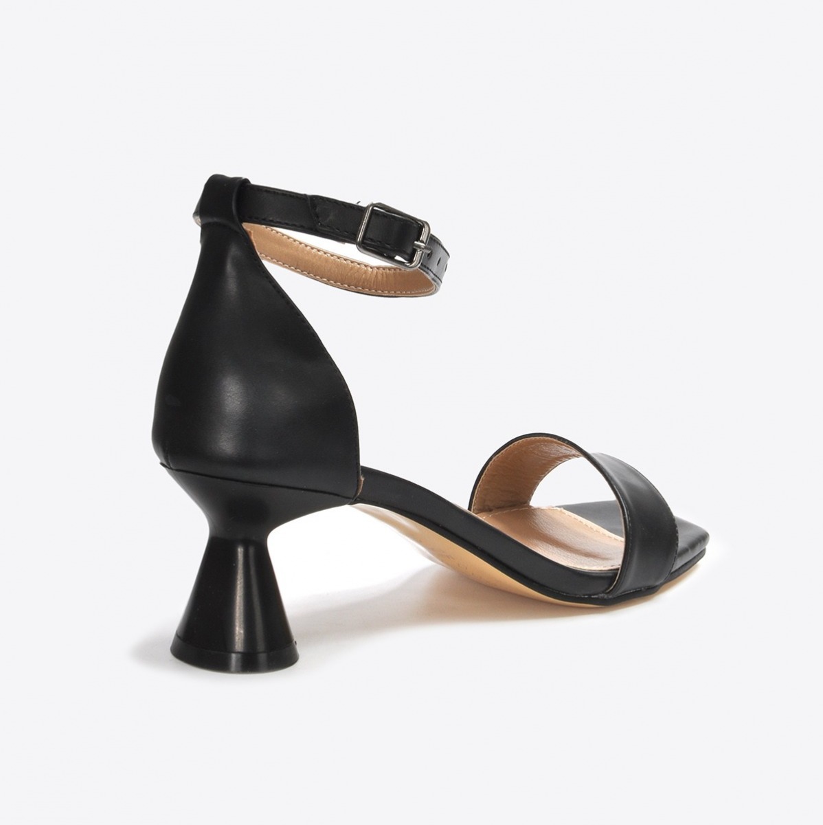 Flo Kadın  Siyah Klasik Topuklu Ayakkabı VZN21-032Y. 4