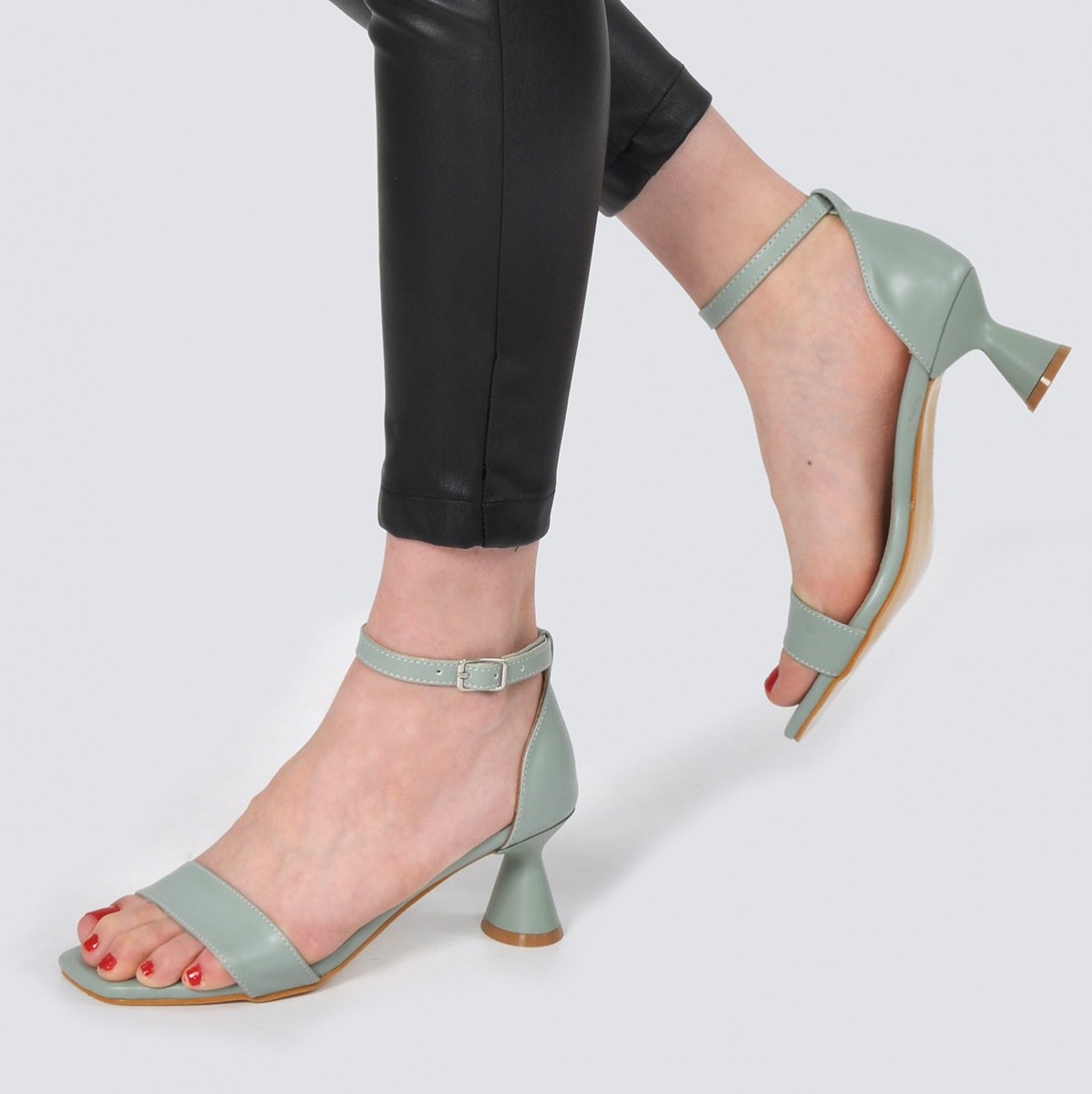 Flo Kadın  Su Yeşili Klasik Topuklu Ayakkabı VZN21-032Y. 3
