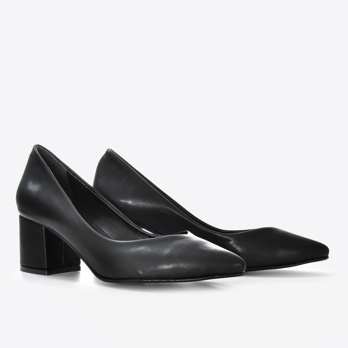 Flo Kadın Siyah Kumaş Klasik Topuklu Ayakkabı VZN21-040Y. 4