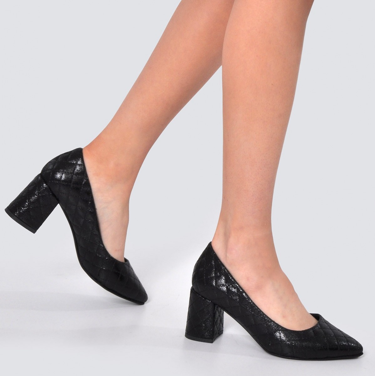 Flo Kadın Siyah Parlak Kapitone Klasik Topuklu Ayakkabı VZN21-042Y. 3
