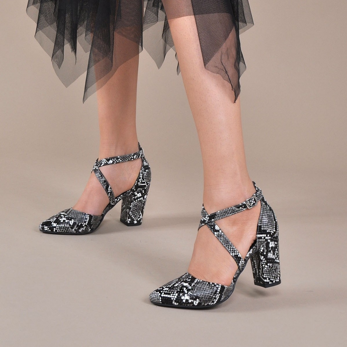 Flo Kadın  Siyah Yılan Klasik Topuklu Ayakkabı VZN20-177Y. 1