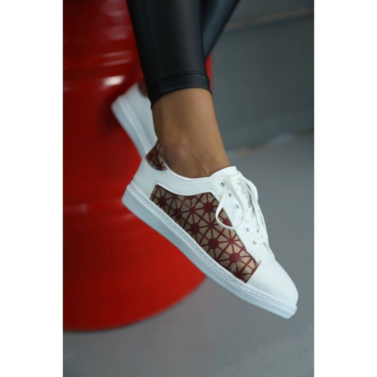 Flo Beyaz-Bordo Kadın Spor Ayakkabı 5013-20-101001. 4