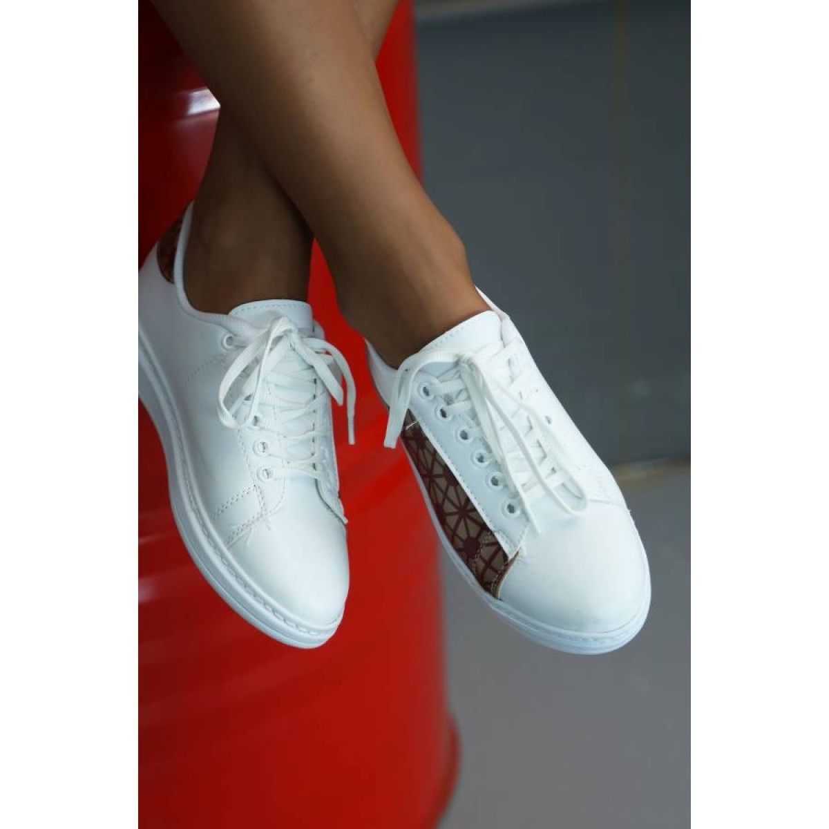 Flo Beyaz-Bordo Kadın Spor Ayakkabı 5013-20-101001. 5