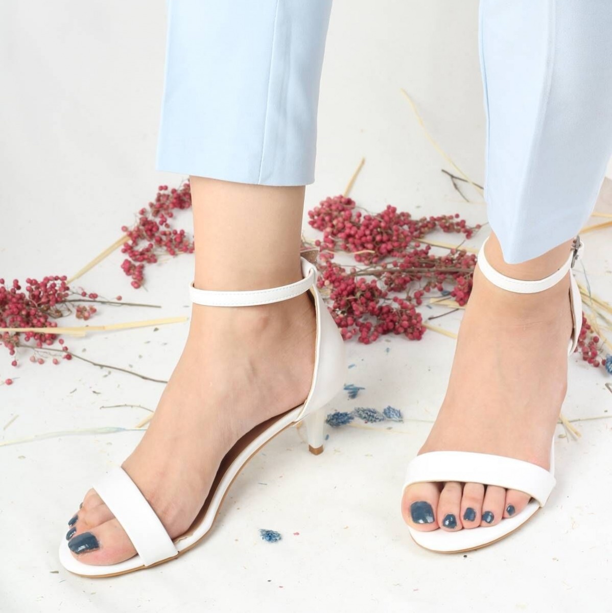 Flo Beyaz Mat Kısa Topuklu Tek Bant Kadın Ayakkabı - Aysa. 2