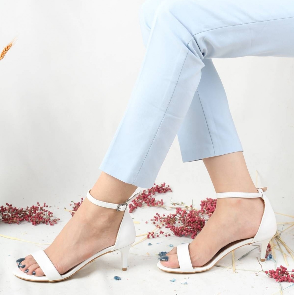 Flo Beyaz Mat Kısa Topuklu Tek Bant Kadın Ayakkabı - Aysa. 1