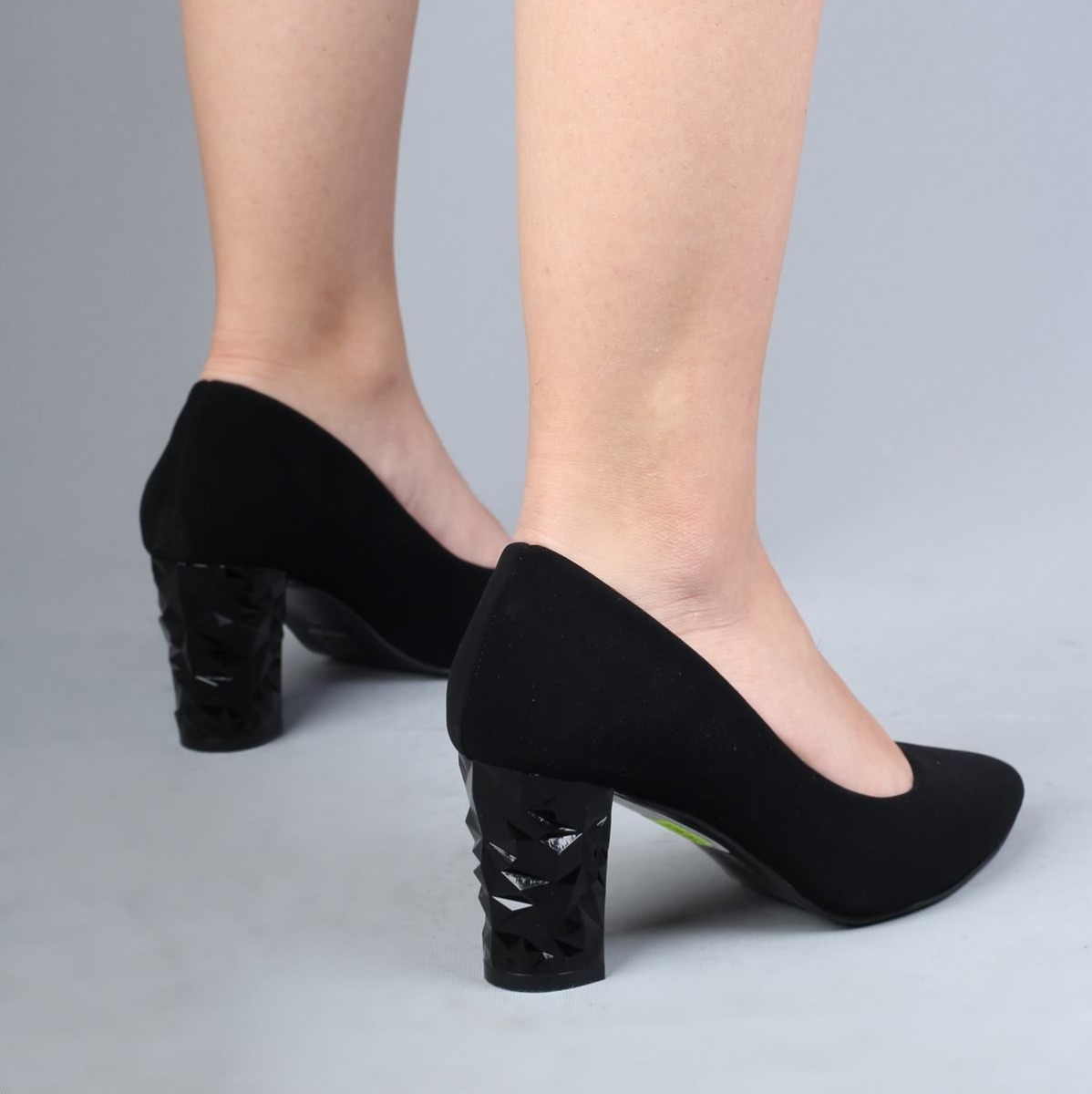 Flo Özel Tasarım Kalın Kabartma Topuklu Siyah Süet Stiletto Kadın Ayakkabı. 1