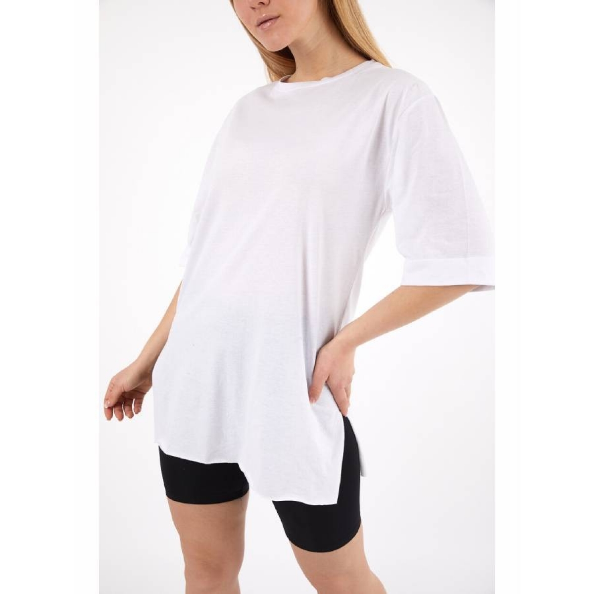 Flo Kadın Bisiklet Yaka Yanları Yırtmaçlı Oversize T-Shirt. 3