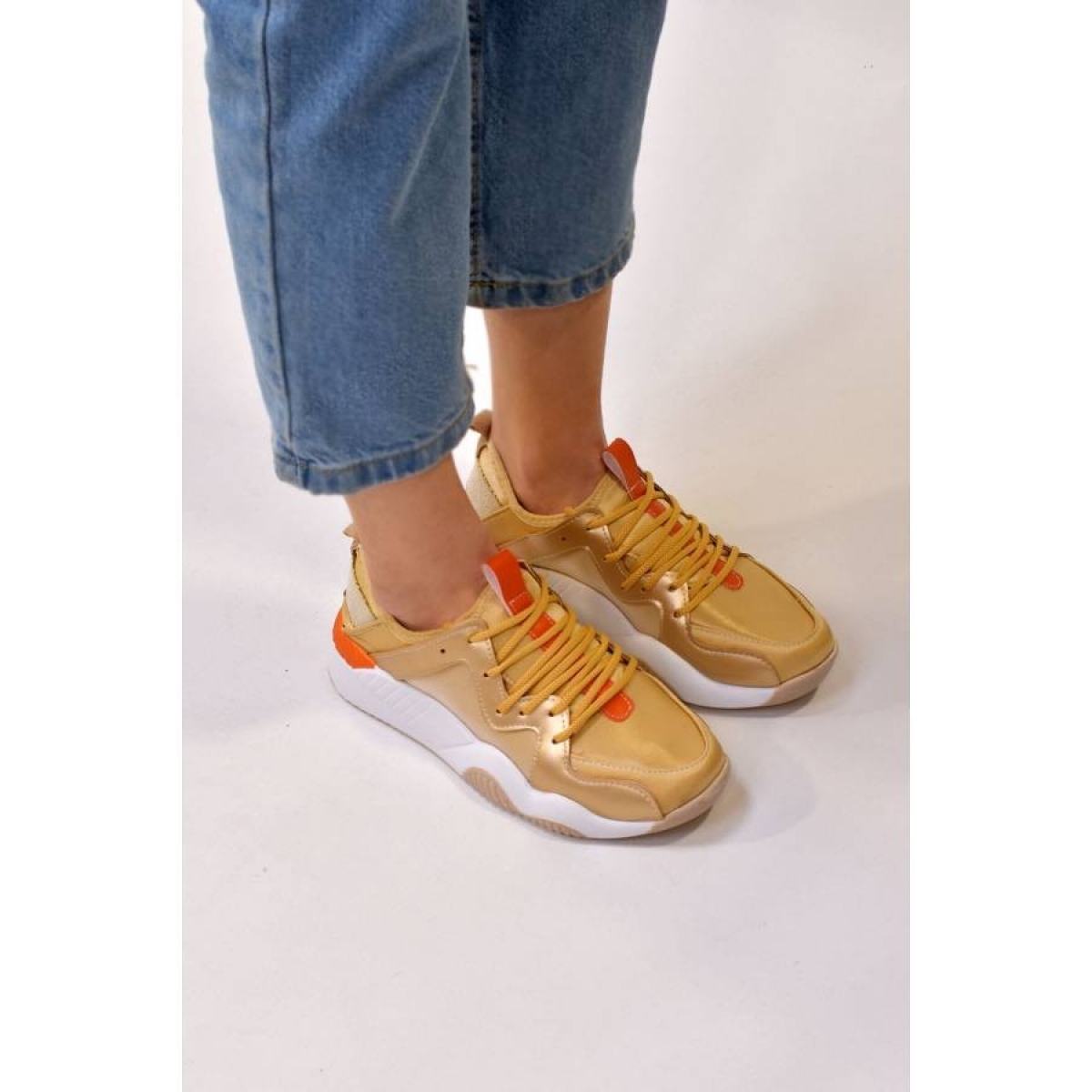 Flo Kadın Altın Spor Ayakkabı. 1