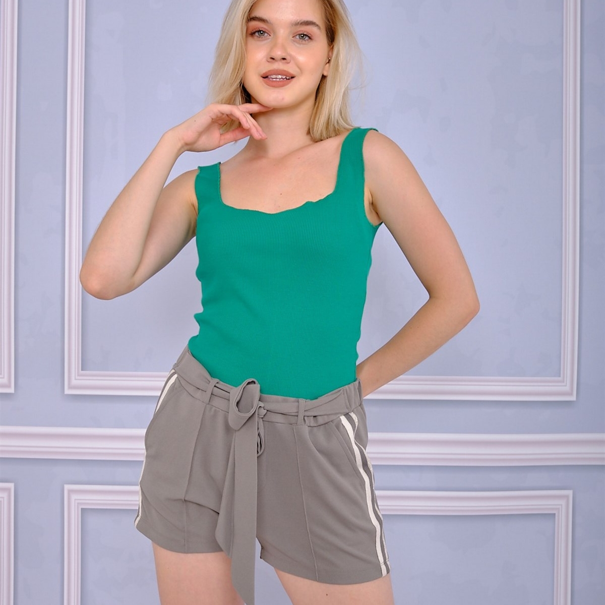 Flo Kadın Yeşil Açık Yaka Sıfır Kol Askılı Bluz. 3