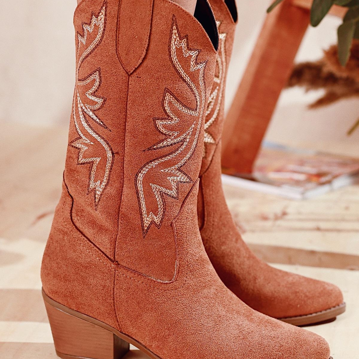 Flo Wonkie Taba Süet Nakışlı Kovboy Bot (Uzun Çekme Bot). 3 Flo Wonkie Taba Süet Nakışlı Kovboy Bot (Uzun Çekme Bot). 3