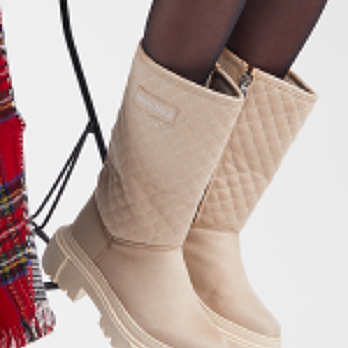 Kadın Krem Süet Kapitone Desenli Rahat Kalıp Uzun Bot - Görsel 4