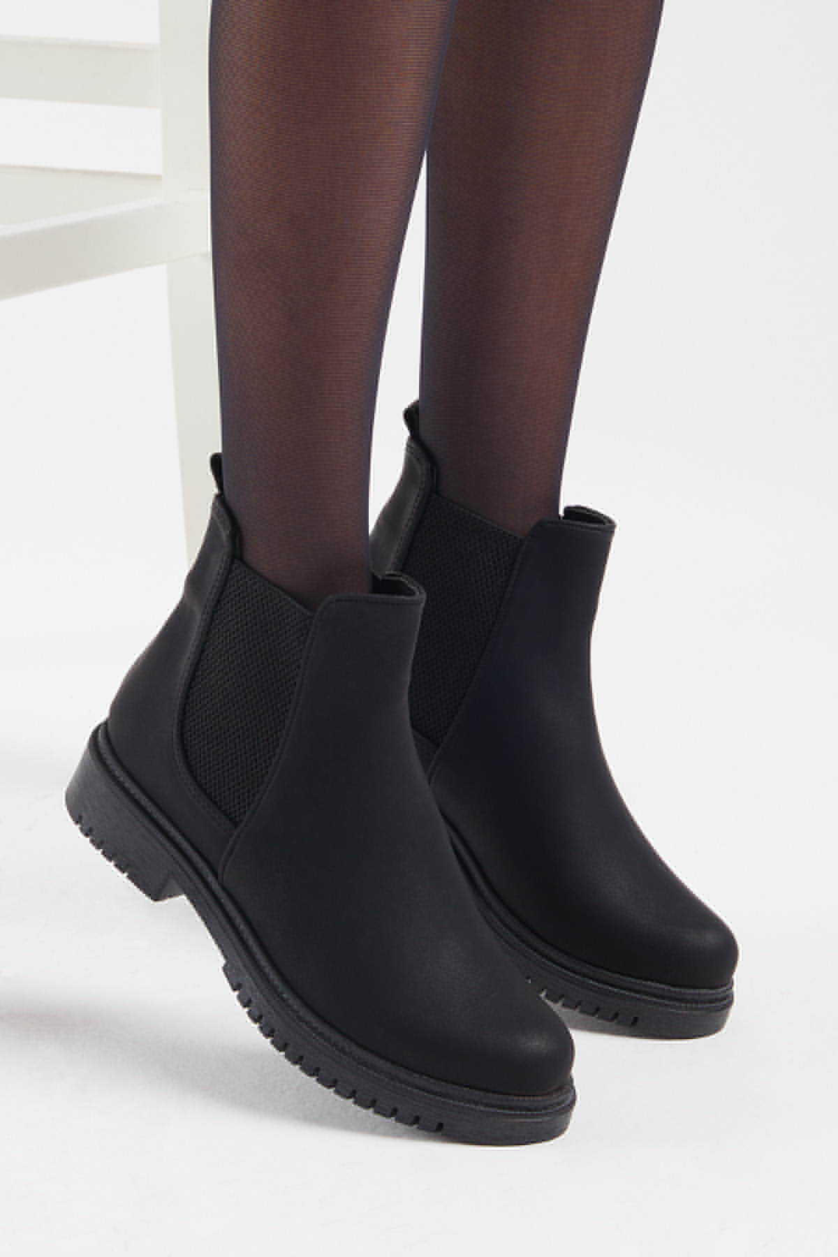 Tonny Black Kadın Siyah Cilt Lastikli Rahat Kalıp Bot - Görsel 6
