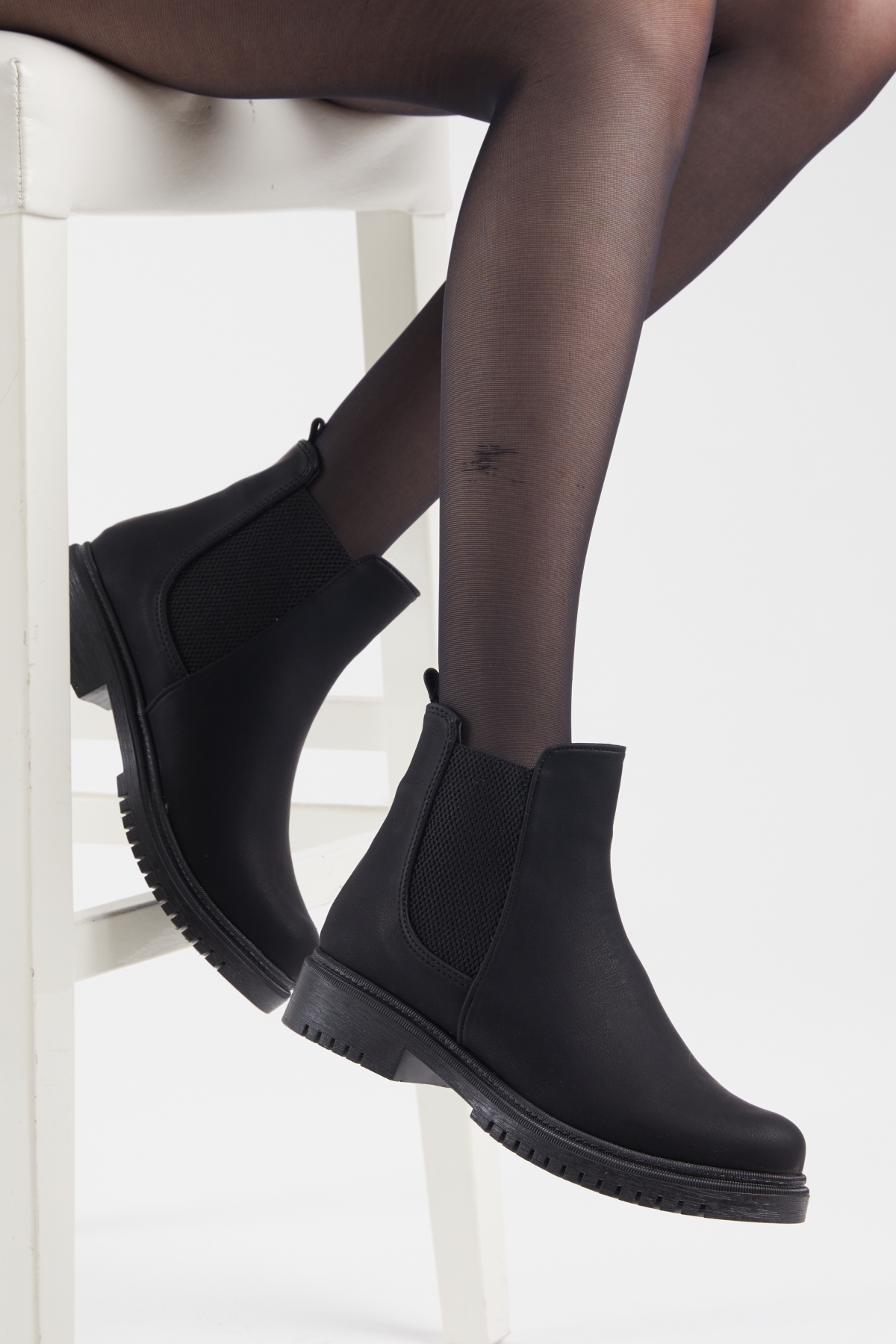 Tonny Black Kadın Siyah Cilt Lastikli Rahat Kalıp Bot - Görsel 2