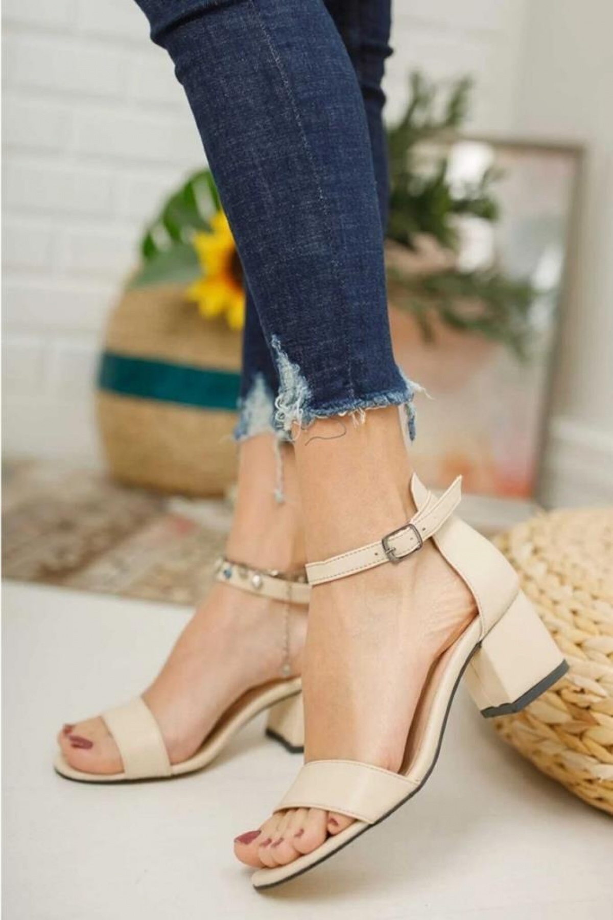 Kadın Klasik Tek Bant Orta Boy Topuklu Ayakkabı - Görsel 3