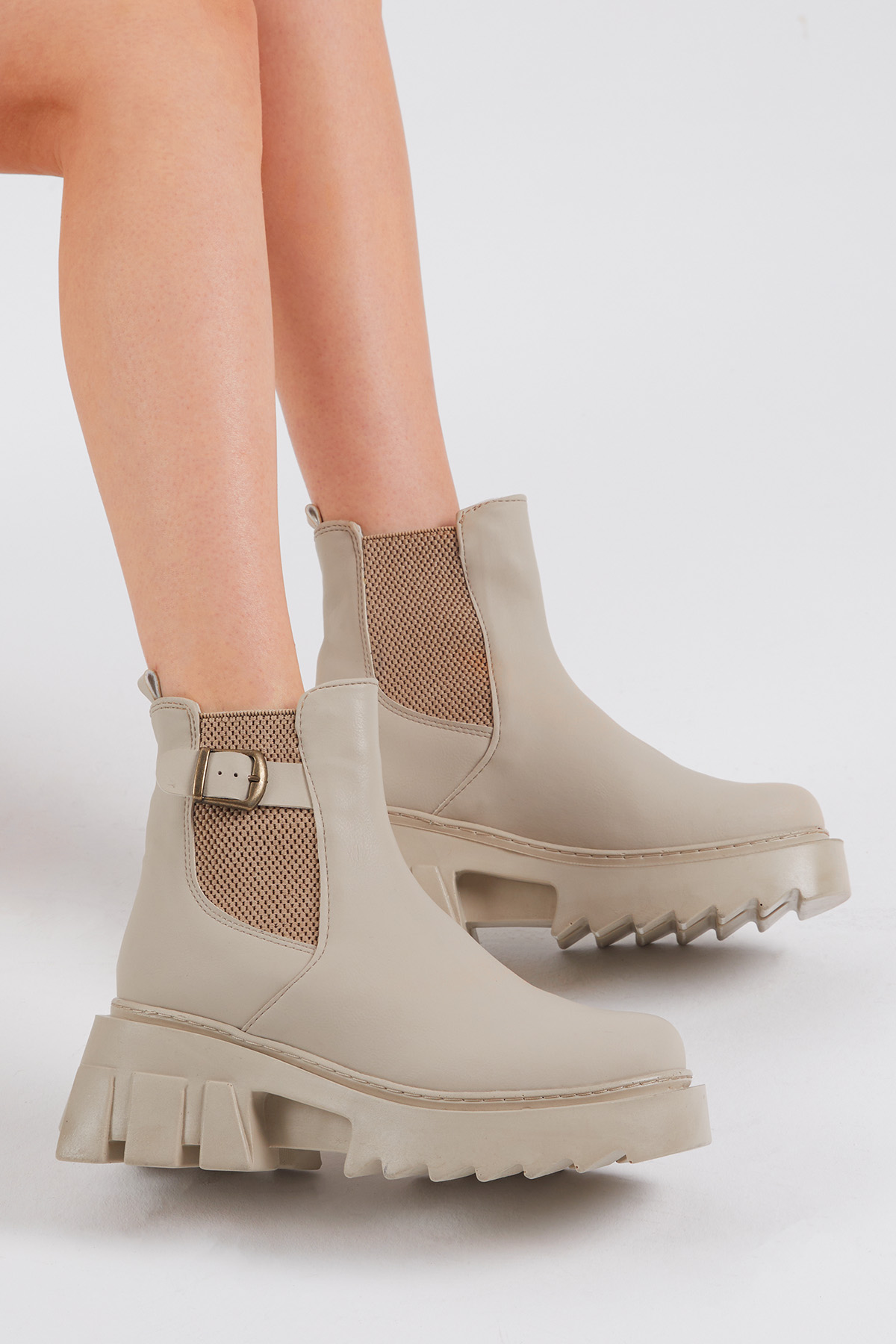 Kadın Krem Cilt Lastikli Tokalı Rahat Kalıp Bot - Görsel 4