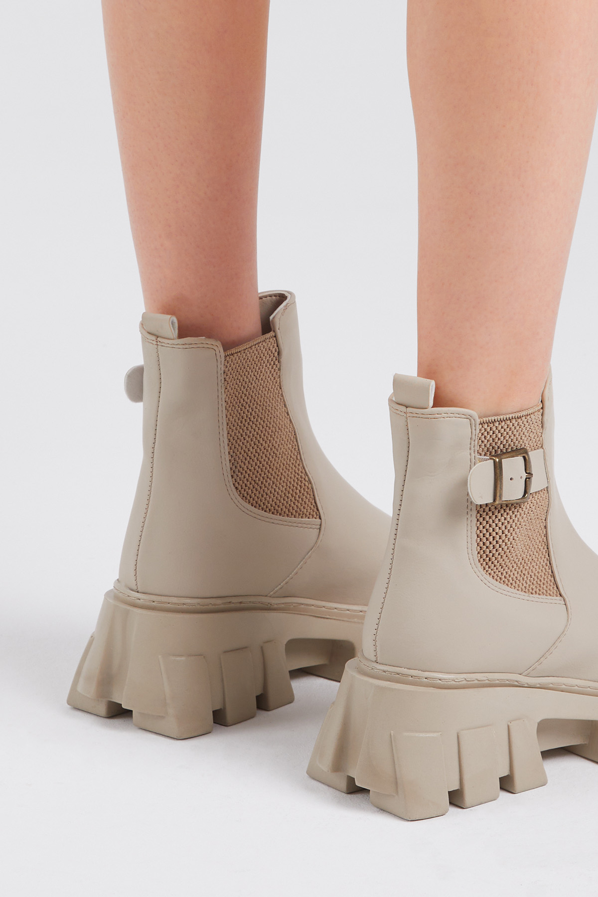 Kadın Krem Cilt Lastikli Tokalı Rahat Kalıp Bot - Görsel 6