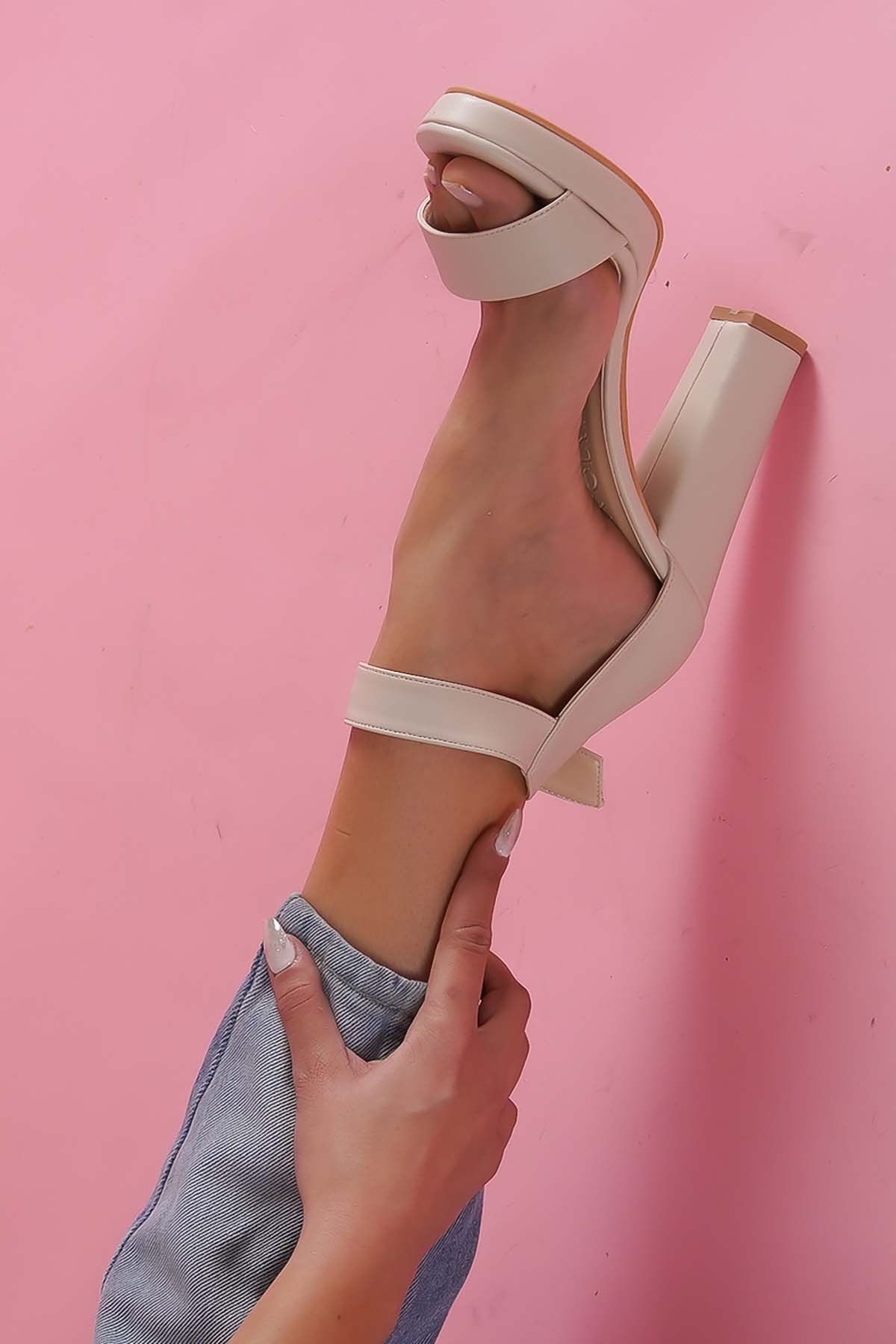 River Bej Bilekten Bantlı Platform Topuklu Ayakkabı - Görsel 5