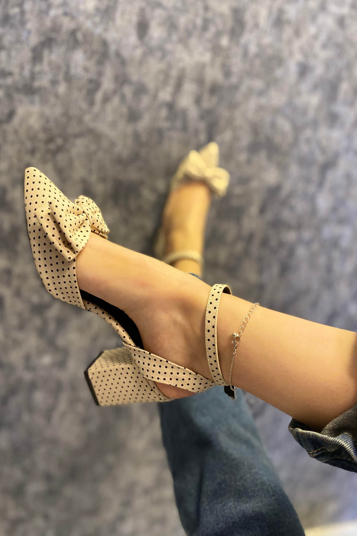 Derin Bej Puantiyeli Topuklu Günlük Sandalet - Görsel 4