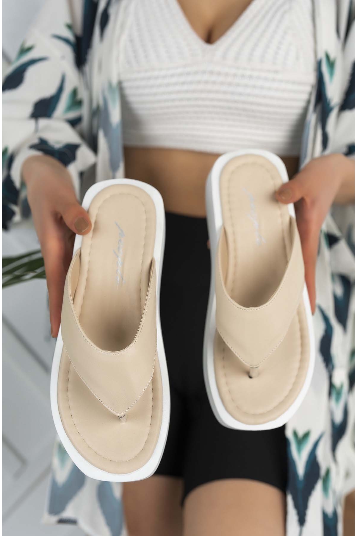 Kadın Garantili Hafif Esnek Poli Taban Parmak Arası Günlük Terlik PPL.5000 Bej - Görsel 4