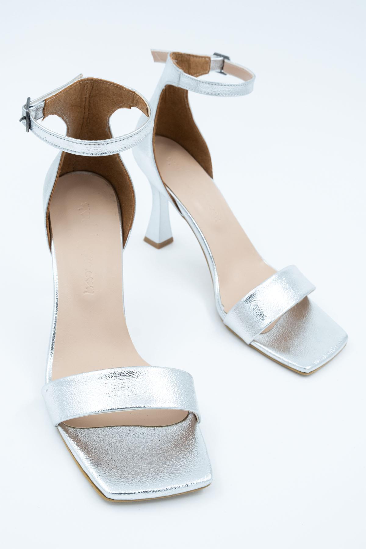 Middle Gümüş Tek Bantlı Kadeh Topuk Ayakkabı - Görsel 5