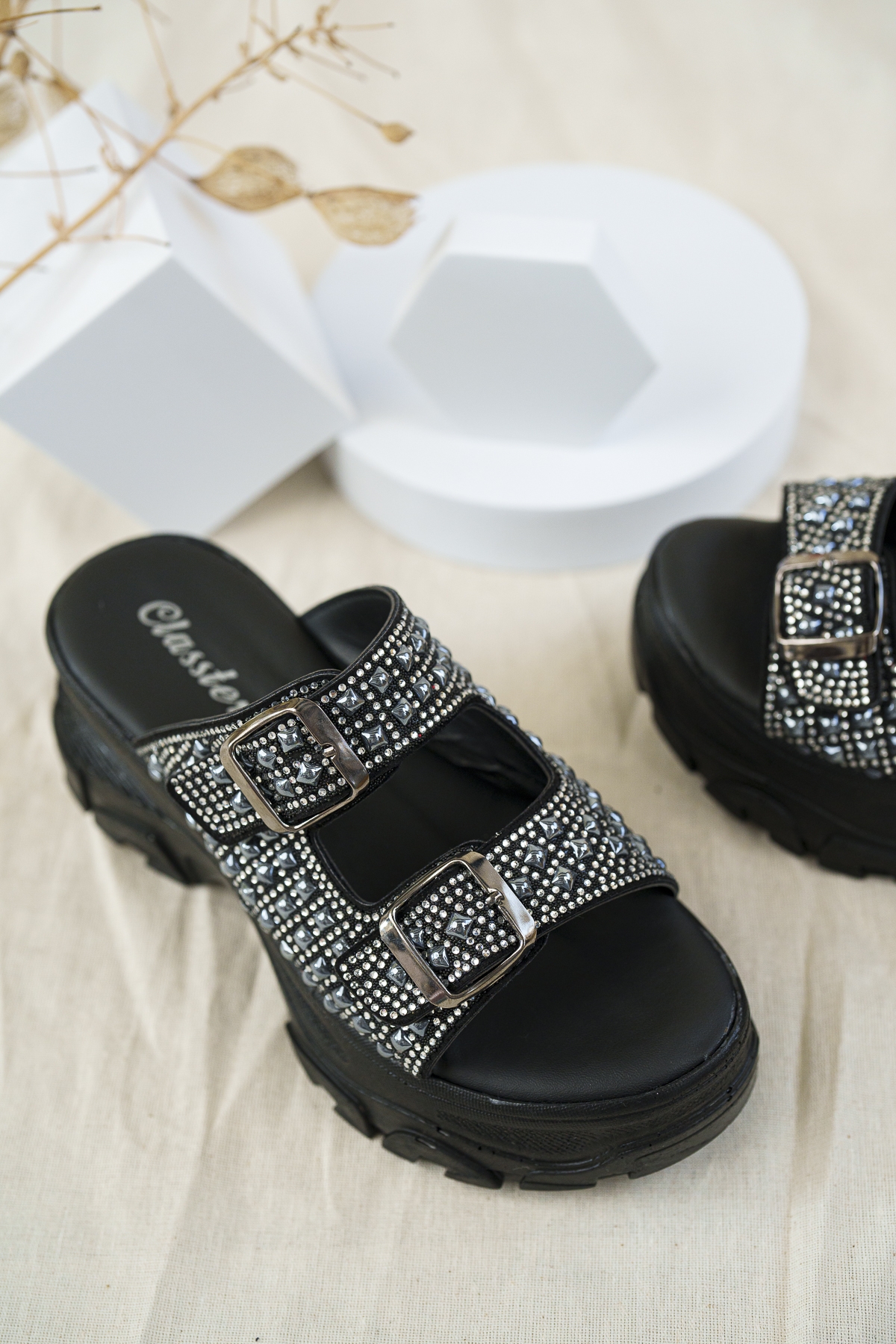 Rina Anatomik Ortopedik Kalın Taban Taşlı Günlük Kadın Terlik - Görsel 7