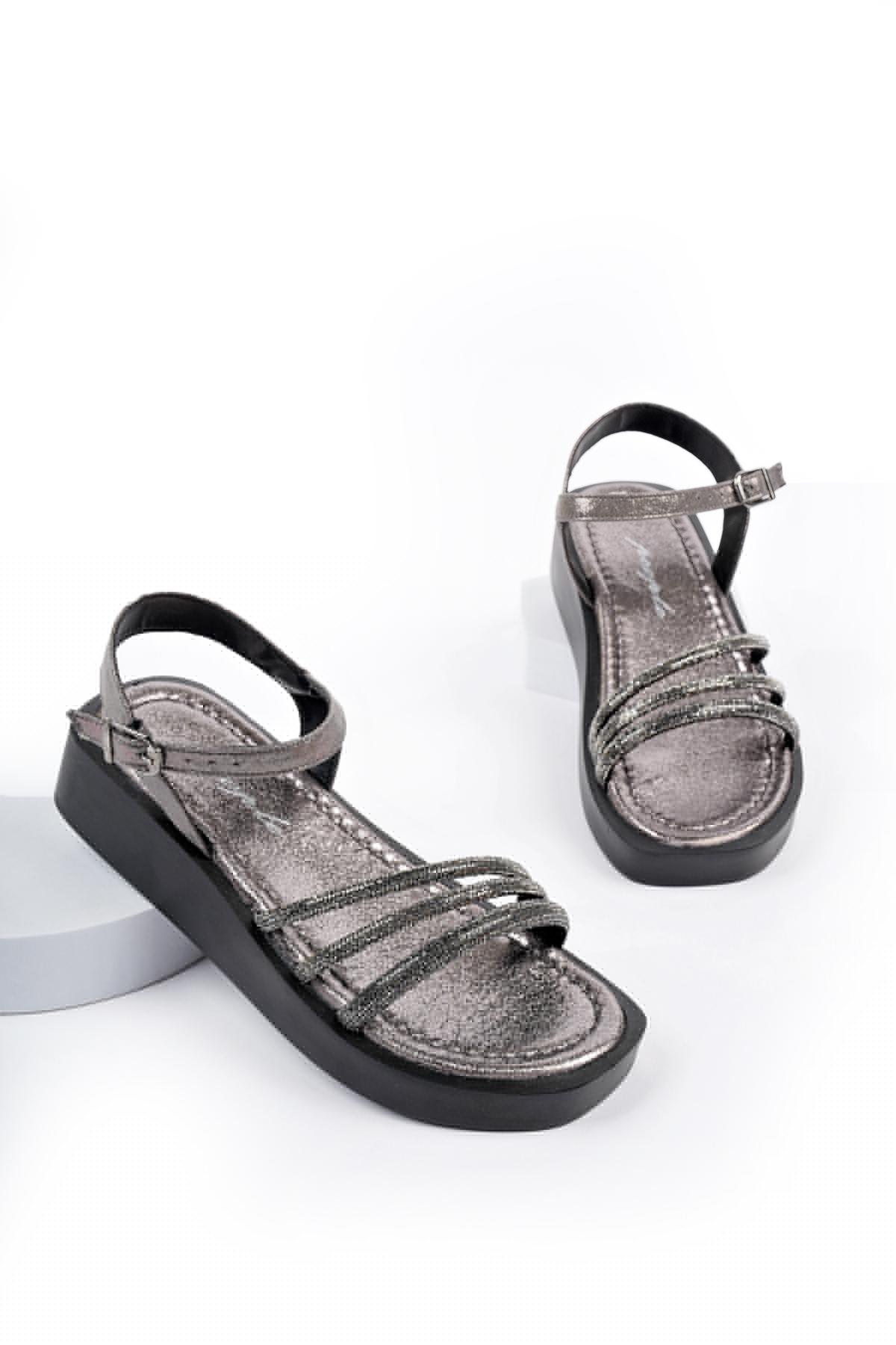 Kadın Garantili Taş Detaylı Günlük Hafif Eva Taban 4 cm Platform Sandalet Platin - Görsel 7