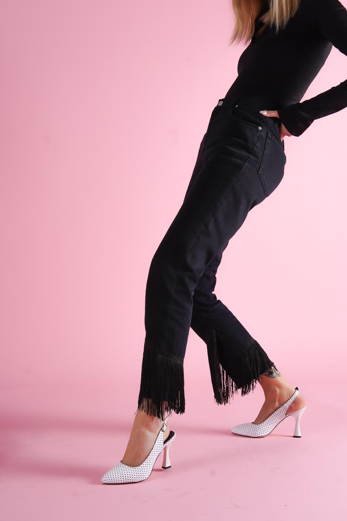 Rozalinda Beyaz Puantiyeli Önü Sivri Günlük Kullanım Topuklu Ayakkabı - Görsel 3