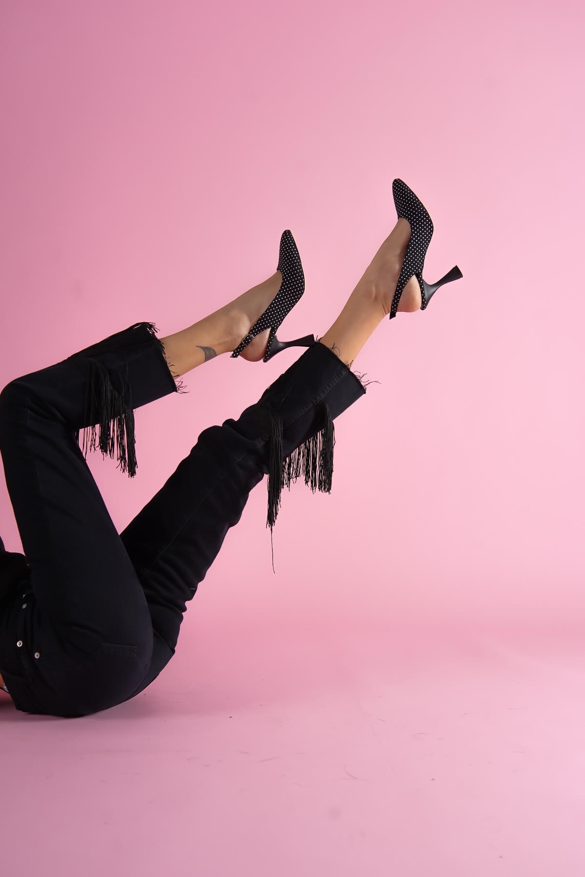 Rozalinda Siyah Puantiyeli Önü Sivri Günlük Kullanım Topuklu Ayakkabı - Görsel 4