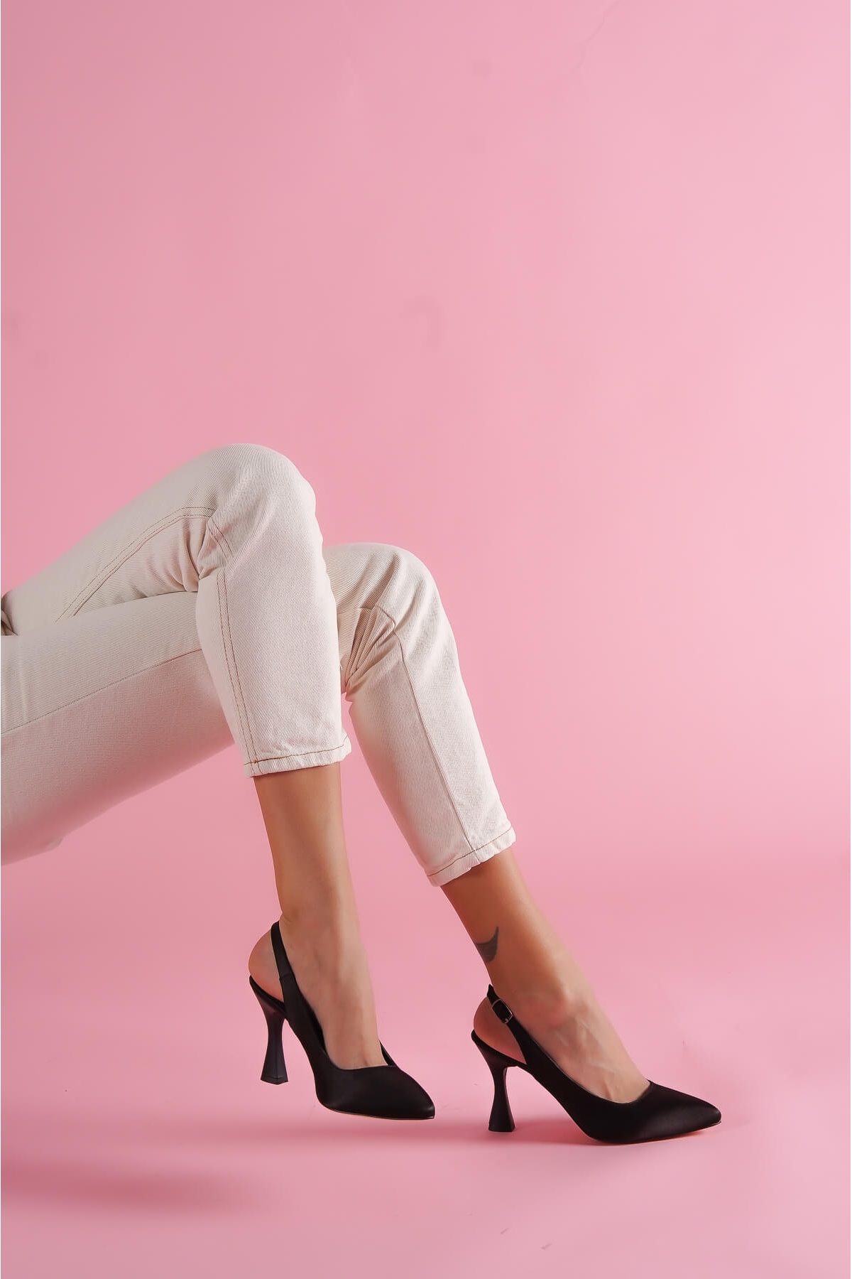 Rozalinda Siyah Saten Önü Sivri Günlük Kullanım Topuklu Ayakkabı - Görsel 3