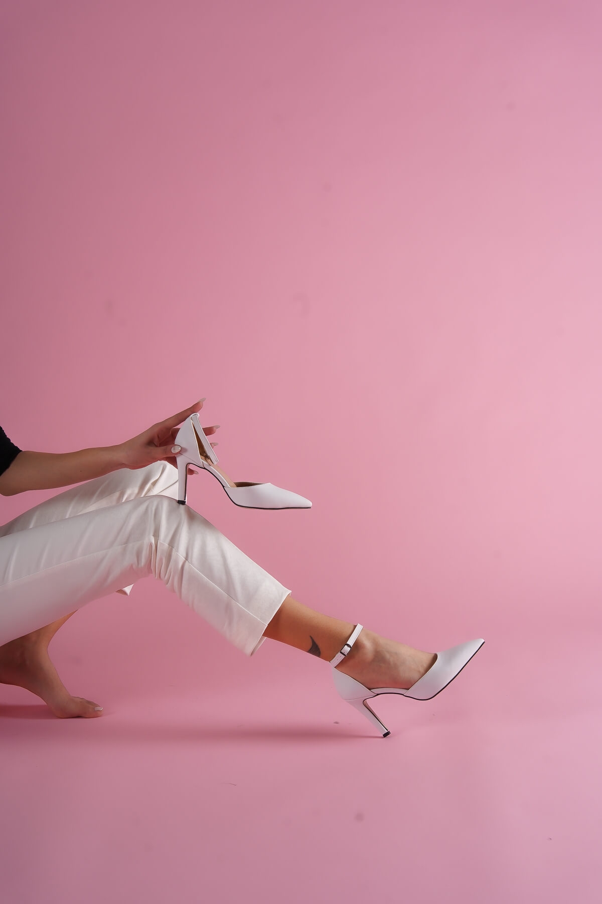 Zeus Beyaz Sivri Burun Topuklu Ayakkabı - Görsel 3