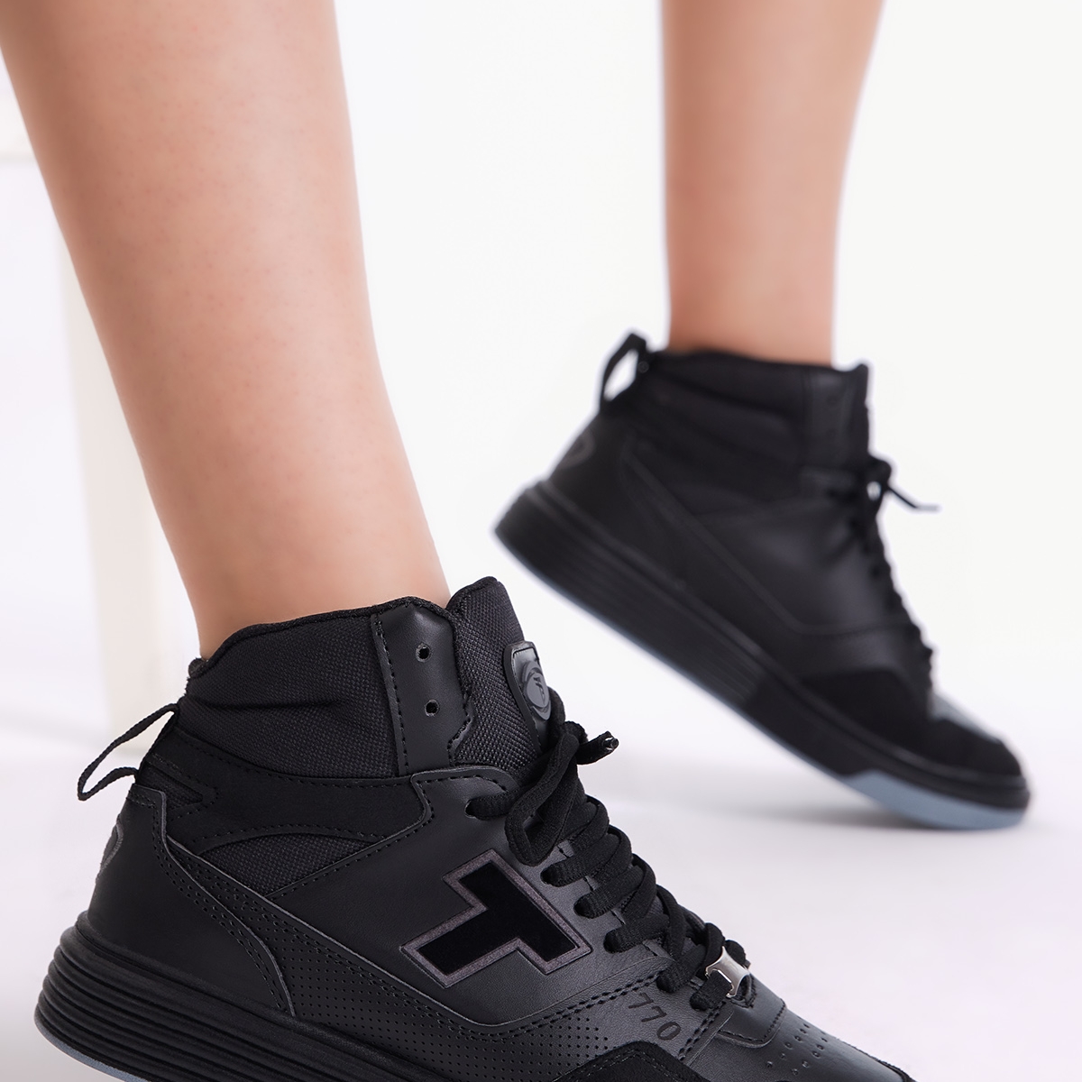 Tonny sales black sneakers