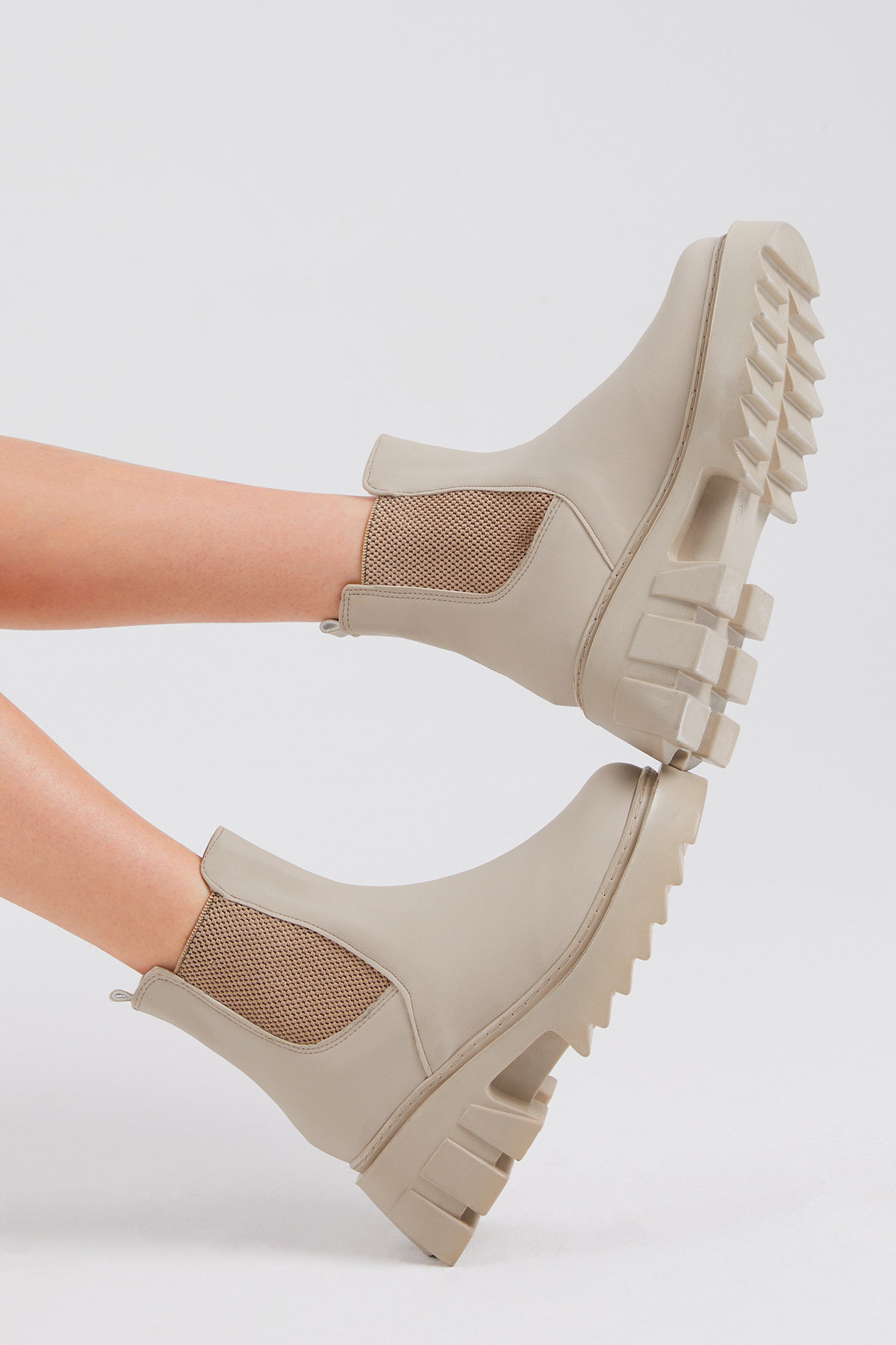 Kadın Krem Cilt Lastikli Rahat Kalıp Bot - Görsel 4