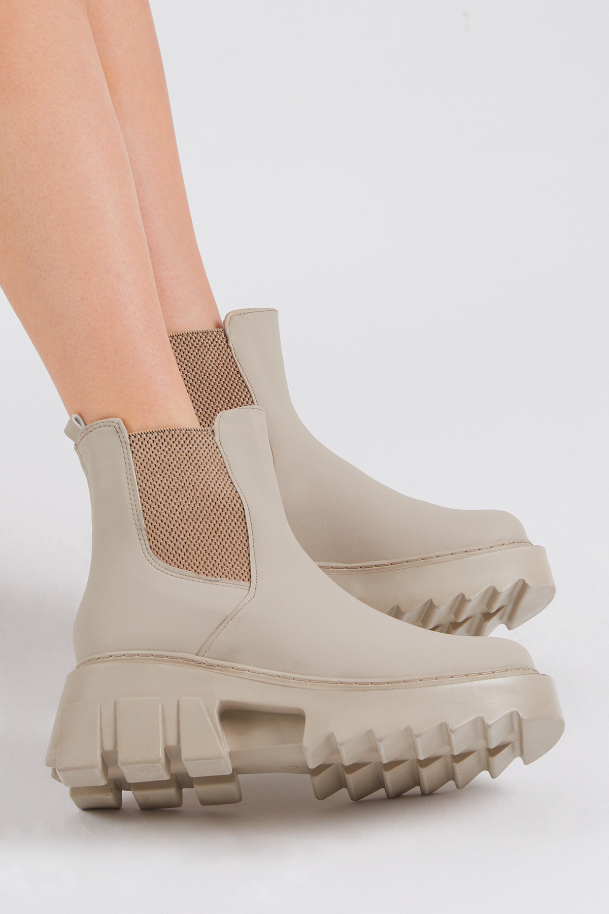 Kadın Krem Cilt Lastikli Rahat Kalıp Bot - Görsel 3