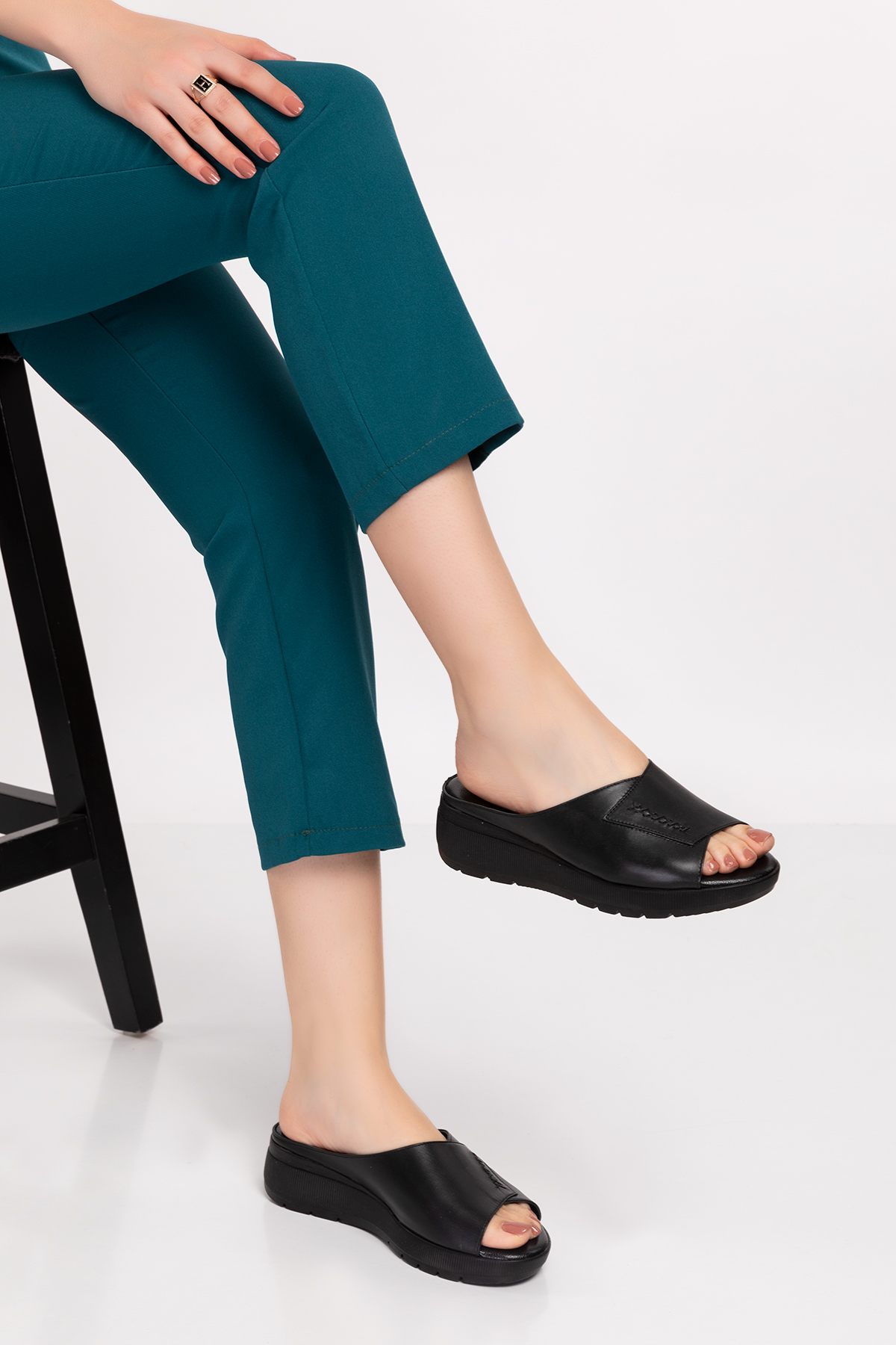 Gondol Hakiki Deri Dolgu Topuk Terlik özl.404 - Görsel 3