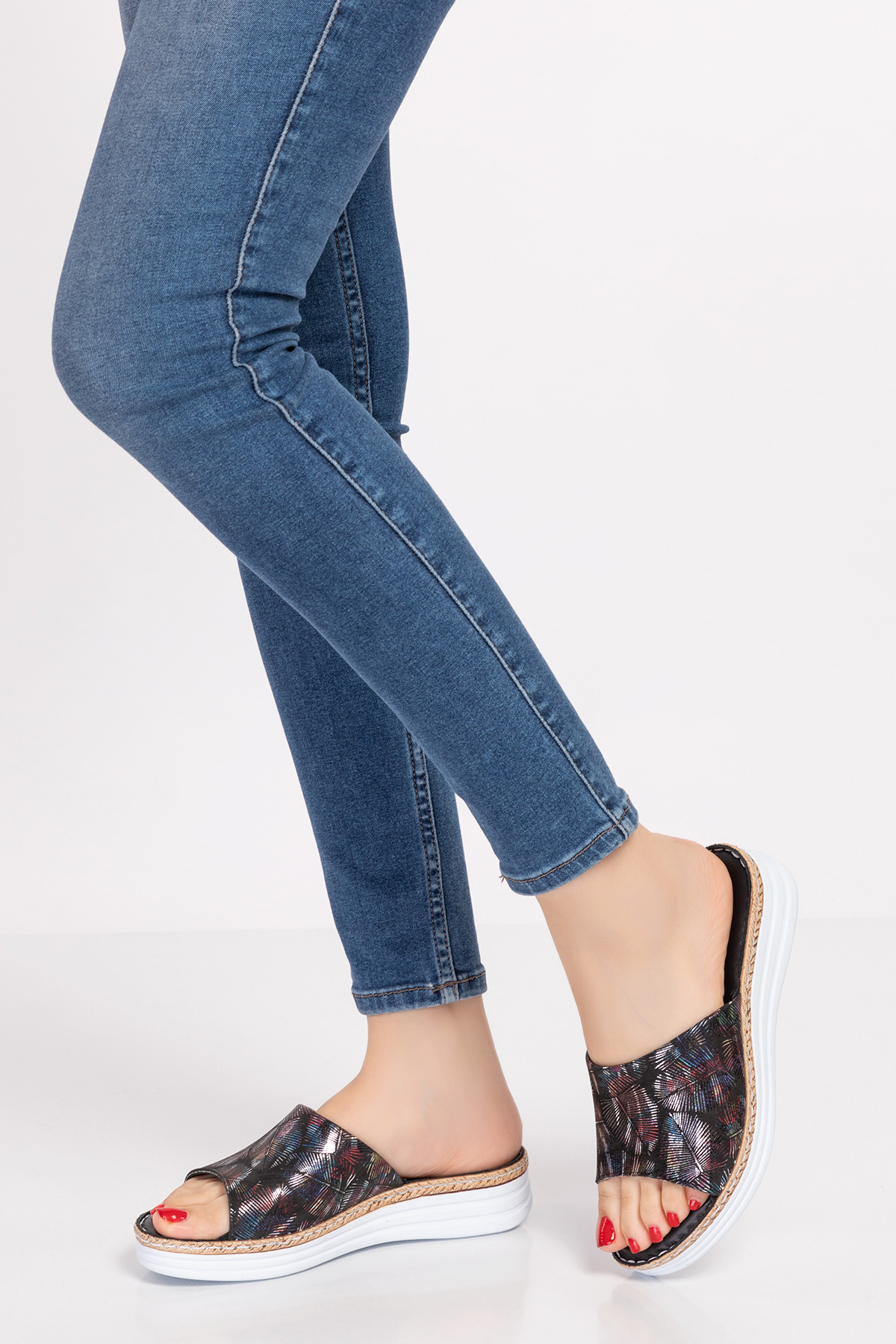 Gondol Hakiki Deri Anatomik Taban Baskılı Terlik Kla.10 - Görsel 3