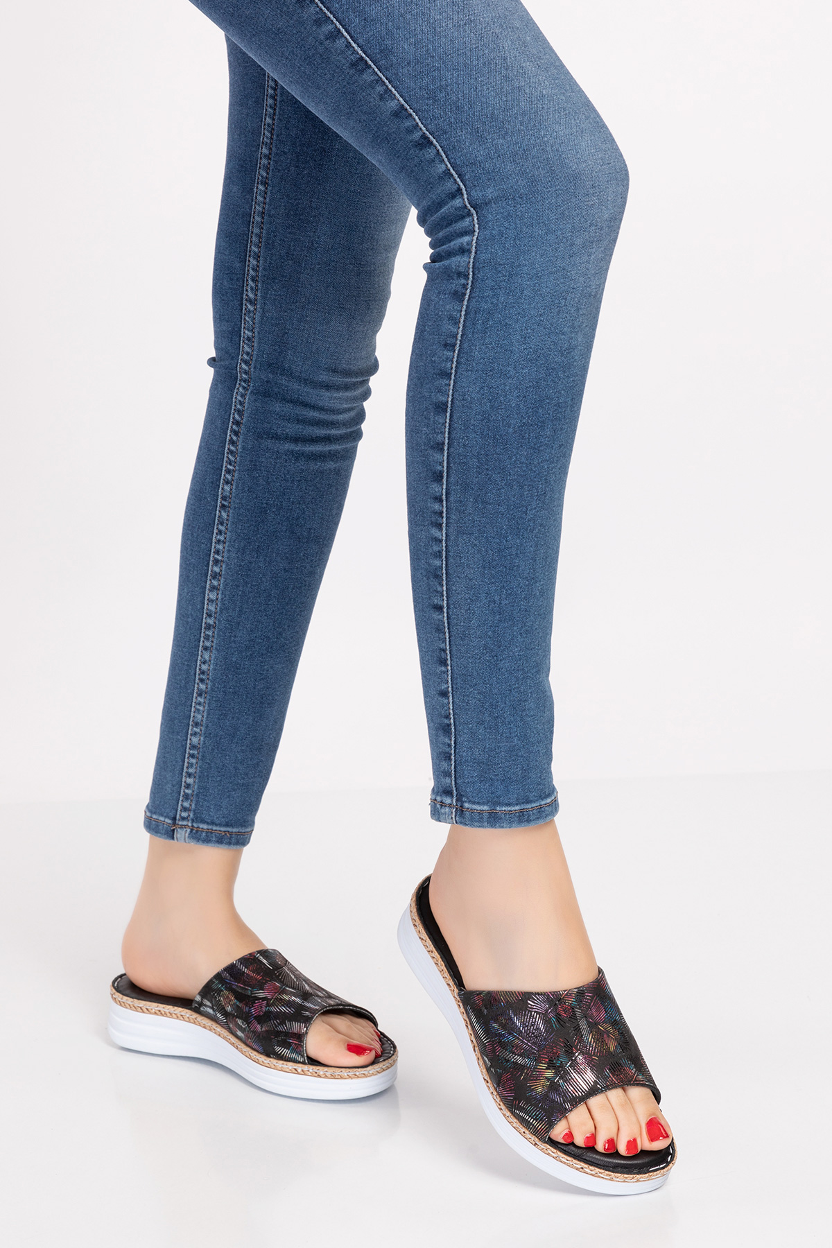 Gondol Hakiki Deri Anatomik Taban Baskılı Terlik Kla.10 - Görsel 4