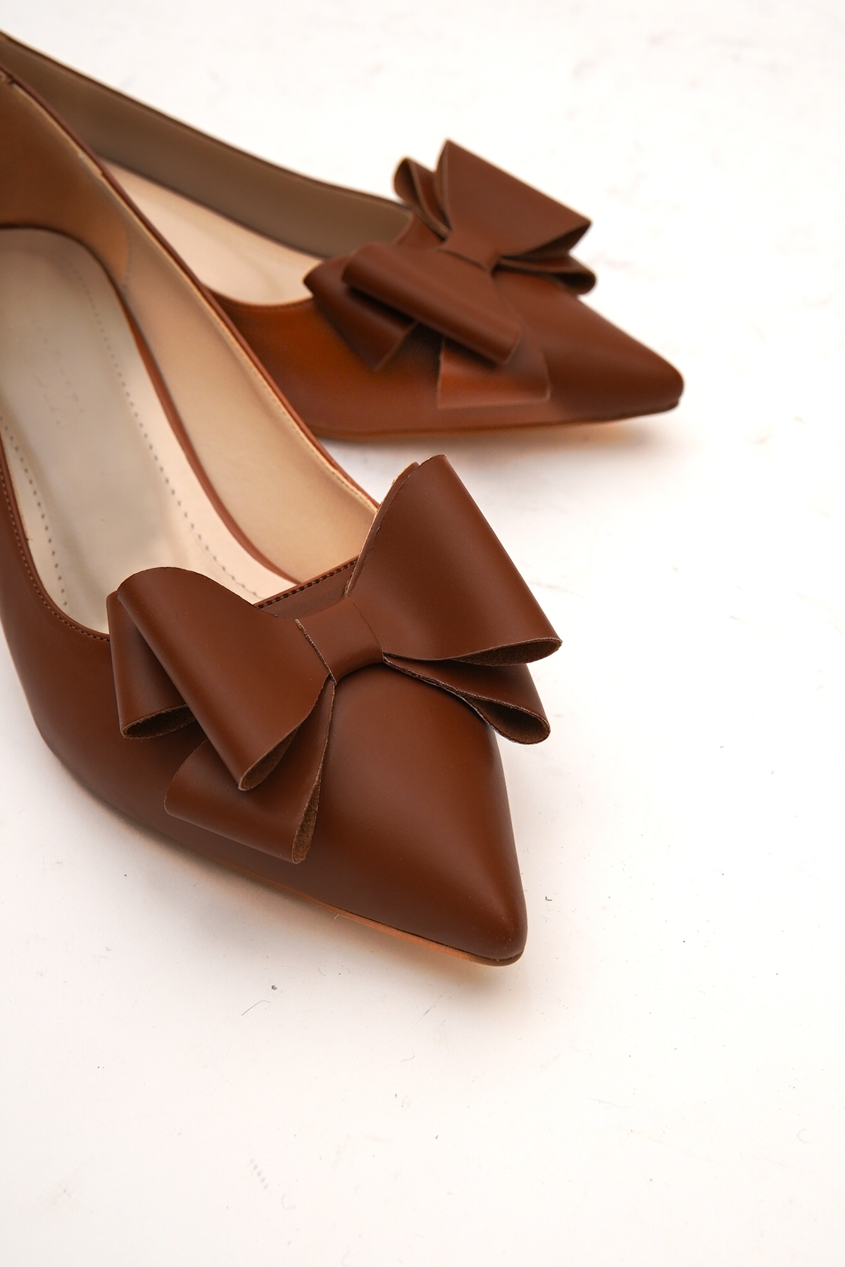 Renata Taba Fiyonklu (4cm) Sivri Burun Topuklu Ayakkabı - Görsel 4