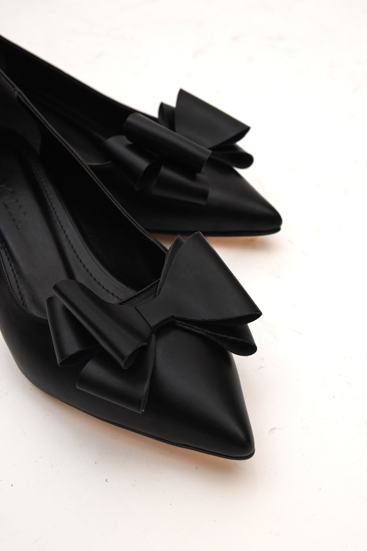 Renata Siyah Fiyonklu (4cm) Sivri Burun Topuklu Ayakkabı - Görsel 4