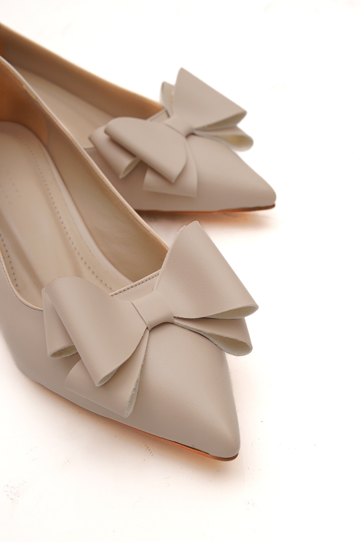 Renata Bej Fiyonklu (4cm) Sivri Burun Topuklu Ayakkabı - Görsel 4