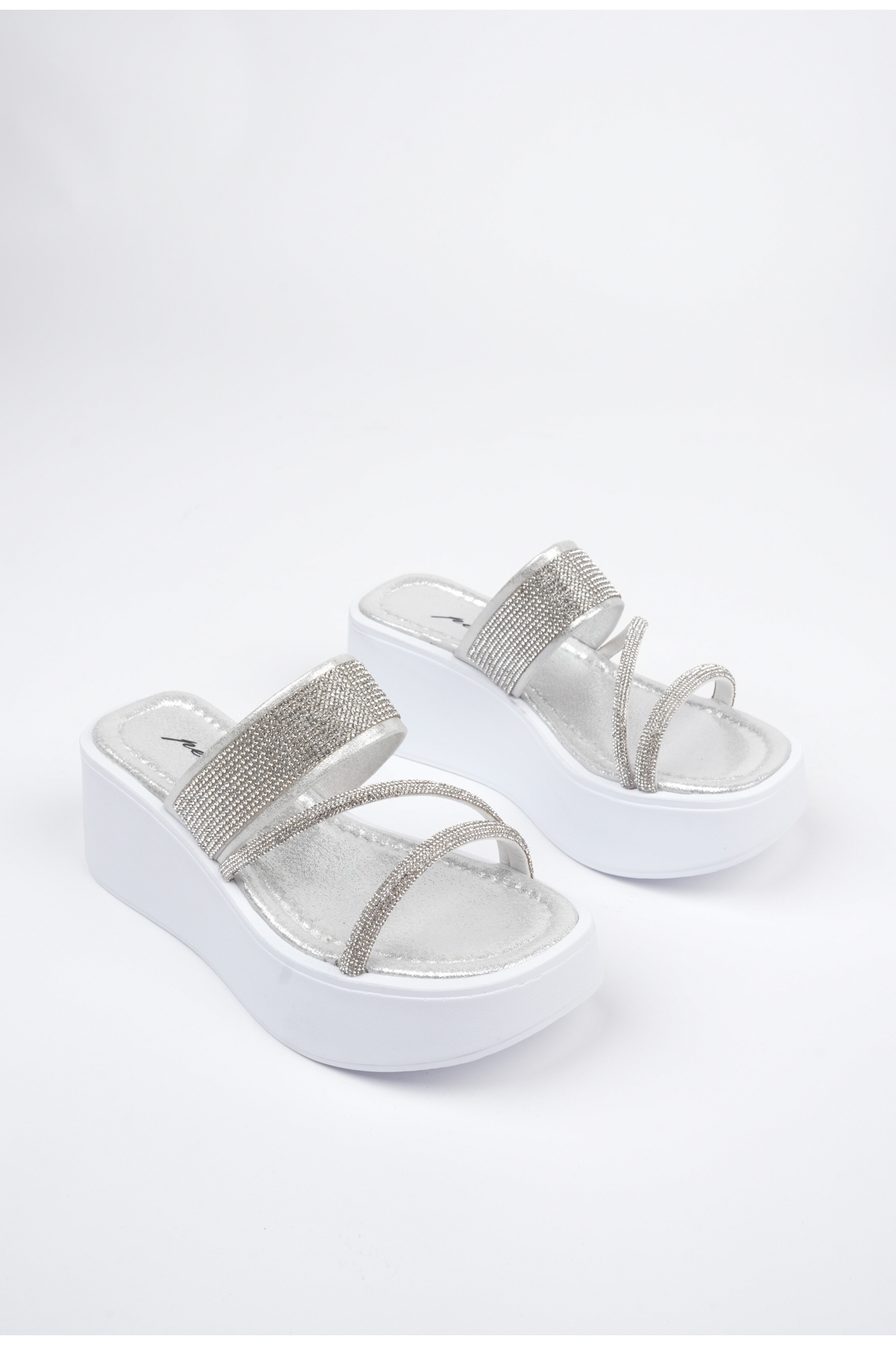 Kadın Garantili Taş Detay 6 cm Platform Günlük Yüksek Eva Taban Dolgu Topuk Terlik Gümüş - Görsel 4