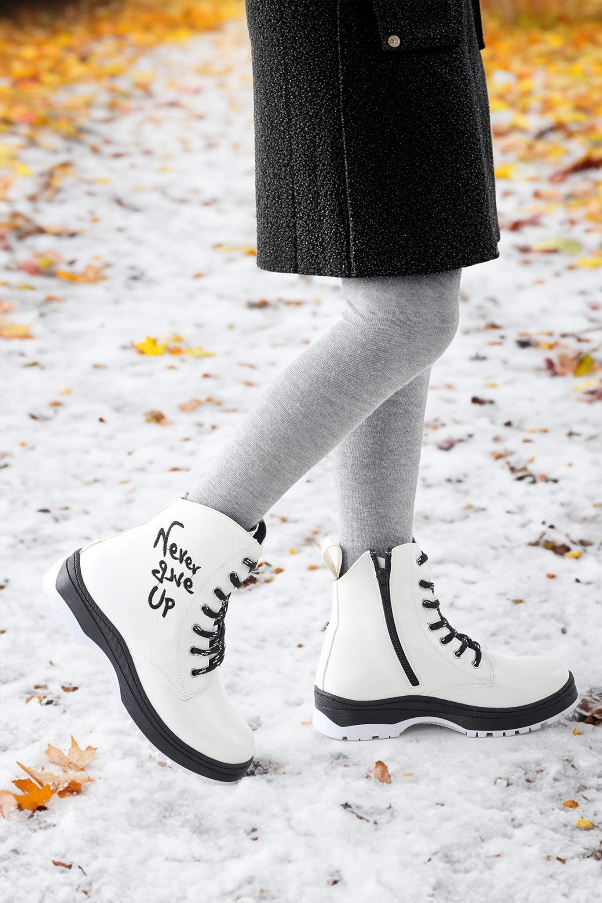 Termo Taban Kız Çocuk Bot 610 Çatlak Beyaz - Siyah - Görsel 2