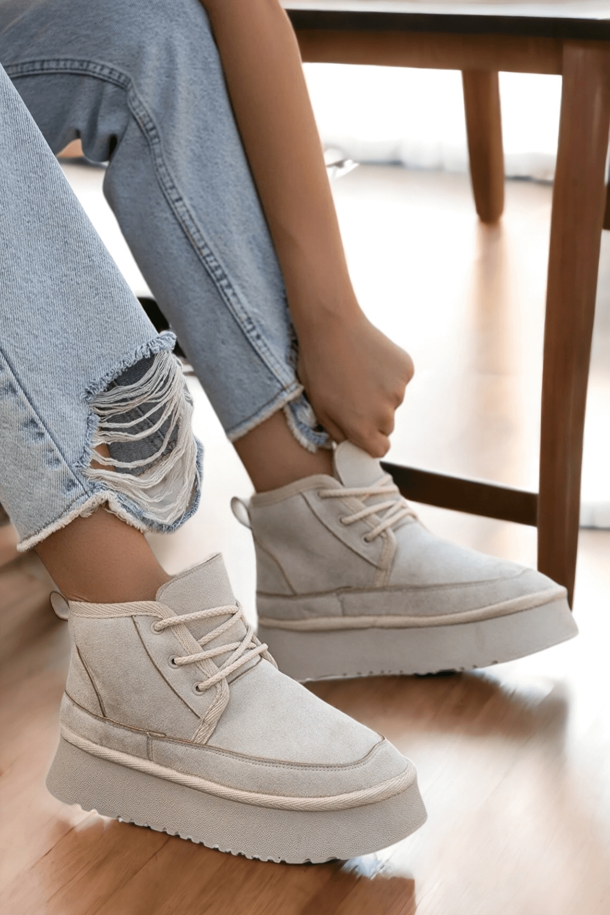 Ugy Bej (4.5 CM) İçi Kürklü Bağcıklı Günlük Kullanım Bot - Görsel 2