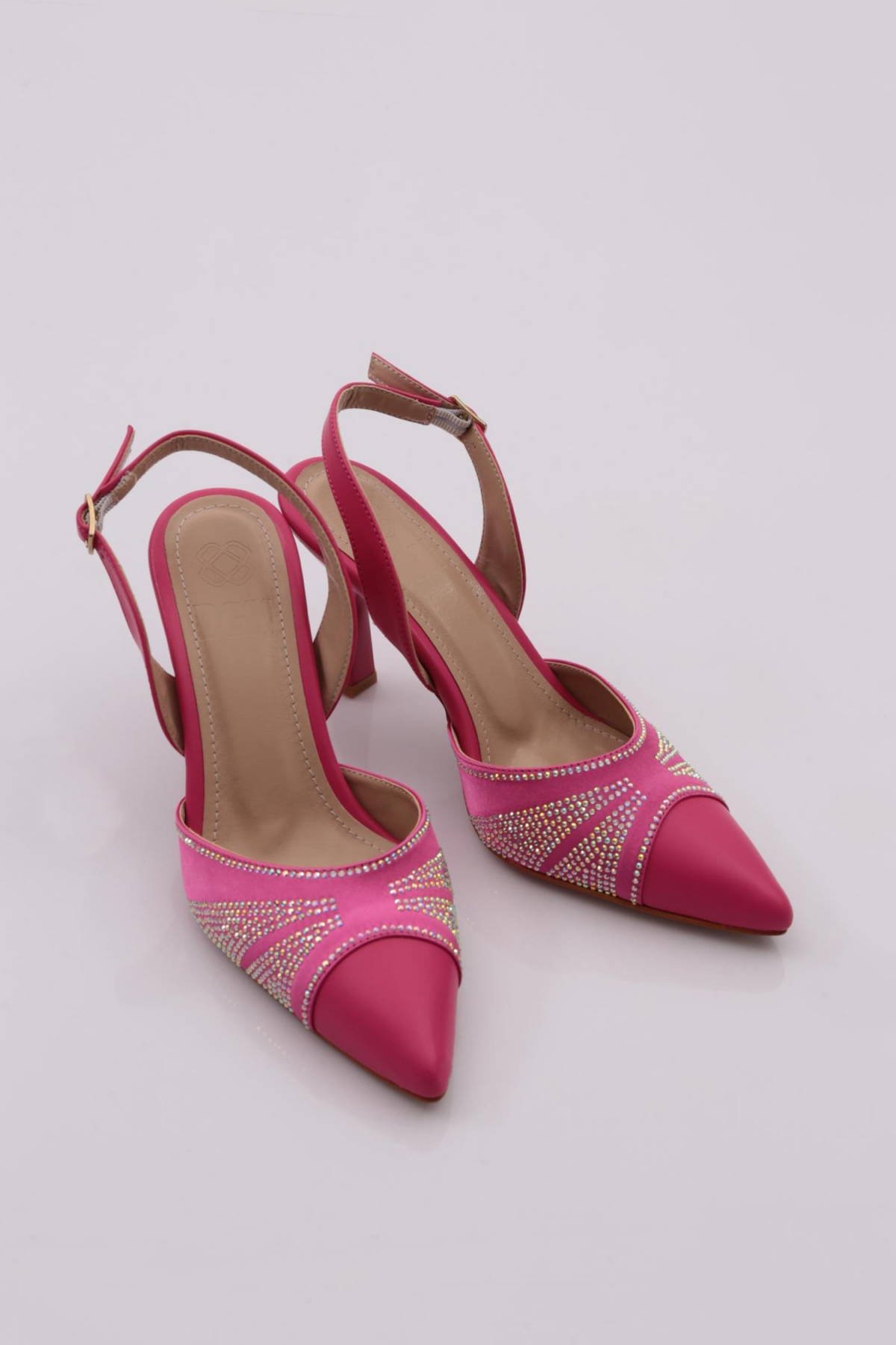 01 Kadin Silver Taşli Sivri Burun Topuklu Ayakkabi - Görsel 3